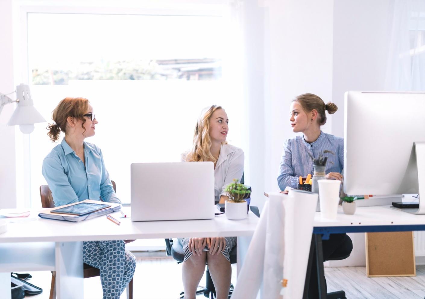 Modernes Make-up Studio mit professioneller Beleuchtung
